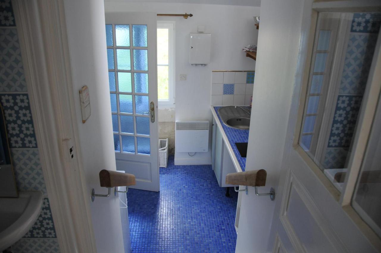 Petite Maison Des Roses - Gite 2 Personnes Brain-sur-Allonnes Kültér fotó